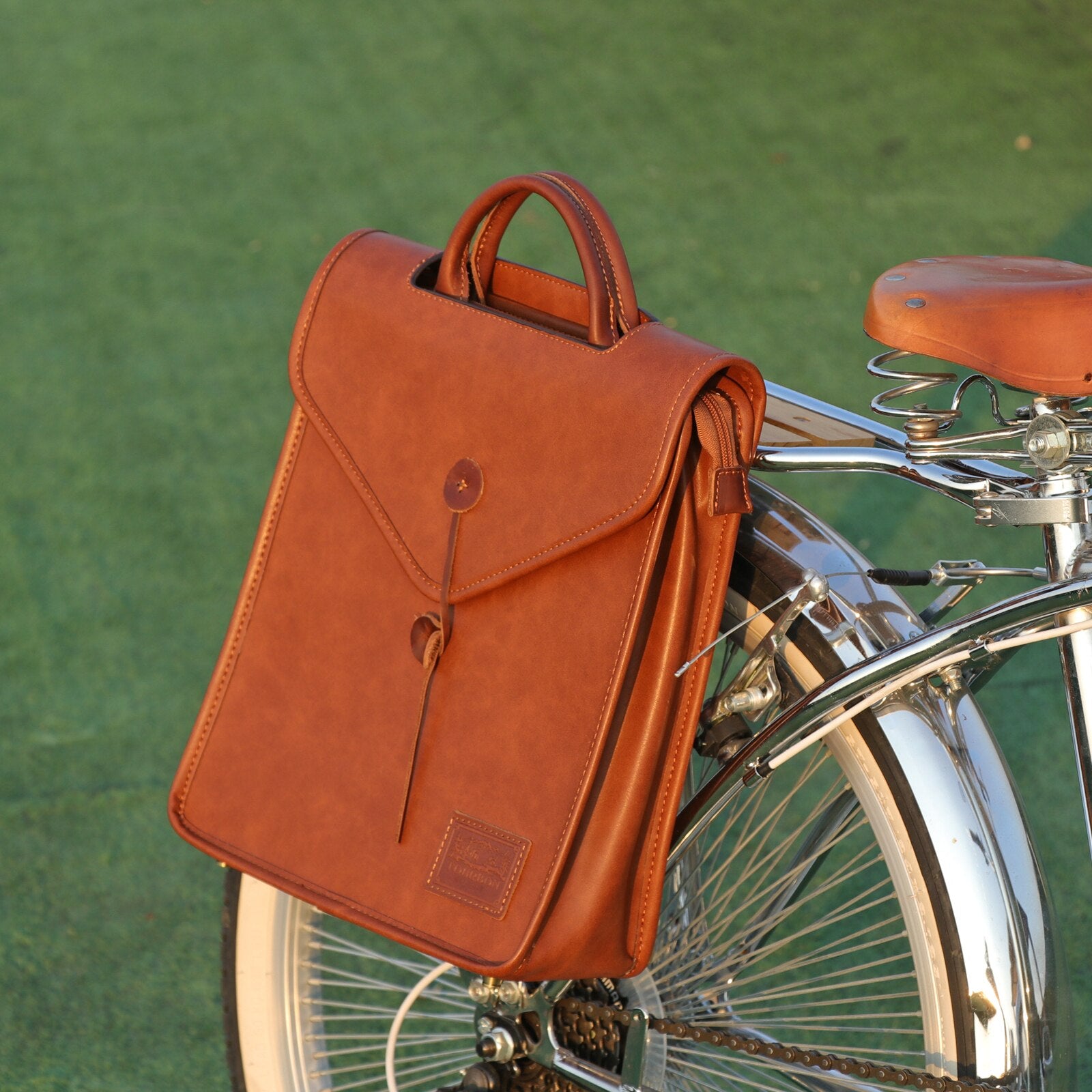 Sacoche sac à dos porte bagage arrière cuir vintage Pédale Maurice